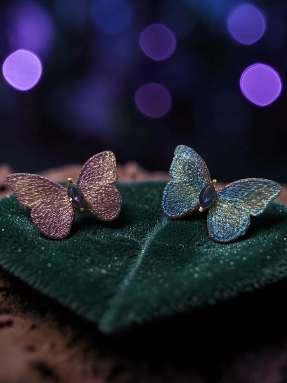 Elegant  Butterfly Brooches Pick 1  Purple Or Blue - NEW